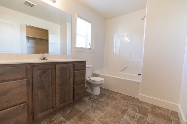 Building Photo - Spanish Fork Townhome