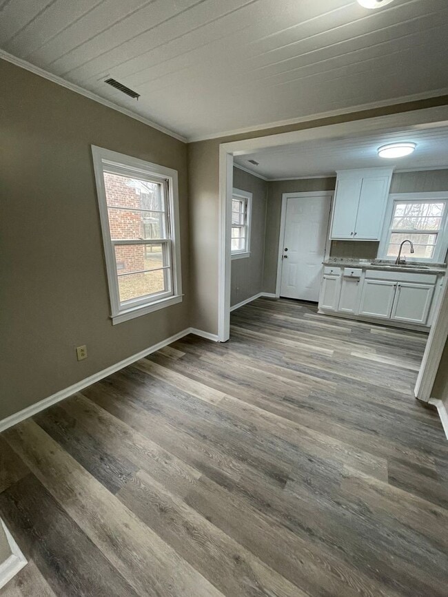 Building Photo - 1929 Black Creek Rd SE