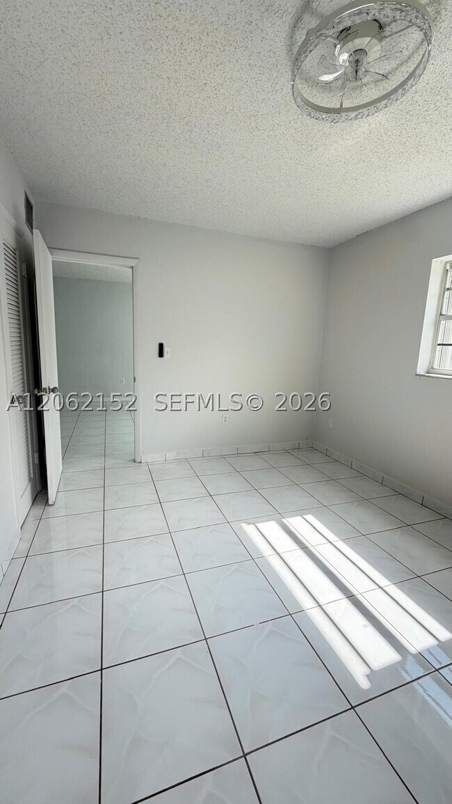 Building Photo - 120 Royal Palm Rd