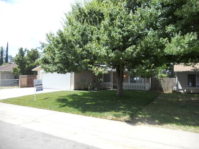 Primary Photo - 3 BED W RV/BOAT PARKING