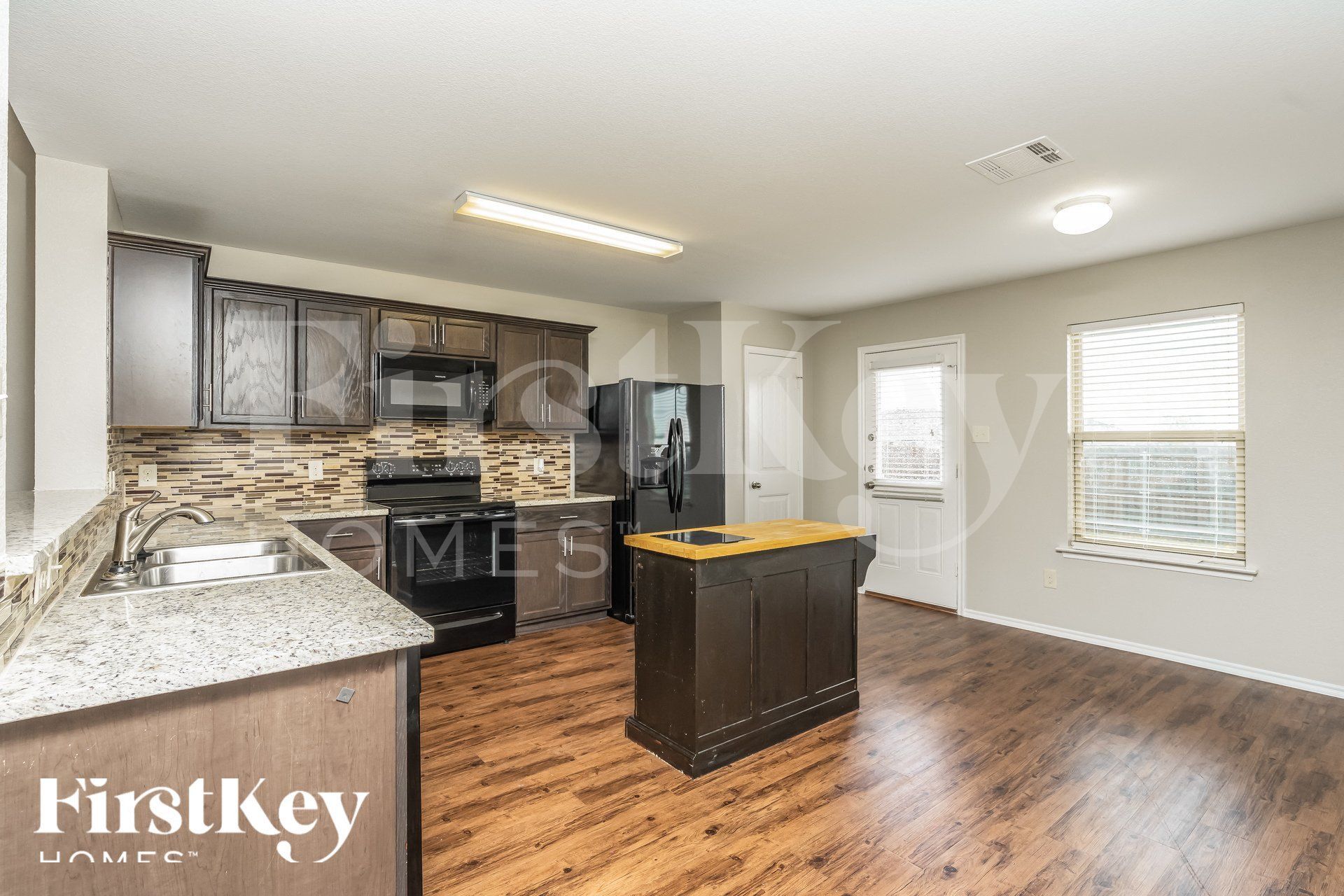 Building Photo - 223 Thoroughbred St