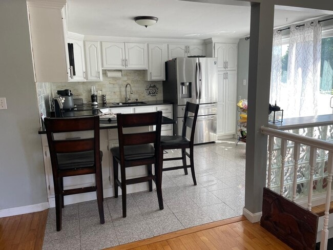 Shared kitchen - 4 Hilltop Dr