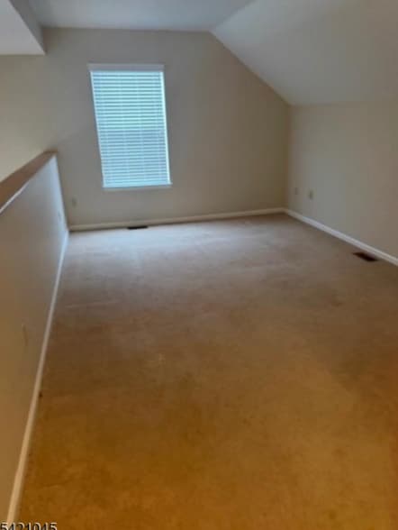 Building Photo - 2 Oak Knoll Ln