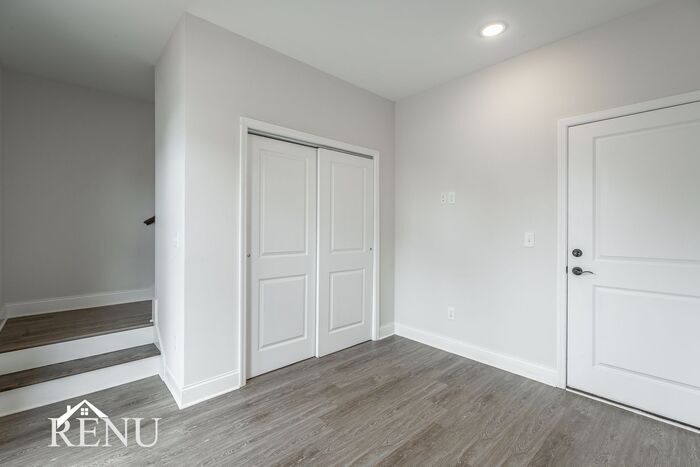 Building Photo - 5671 Sofias Cir