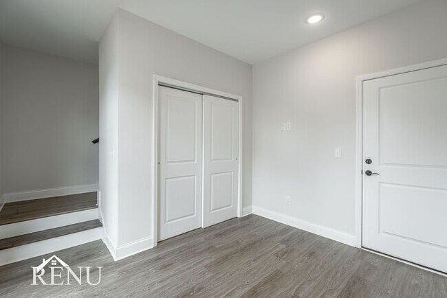 Building Photo - 5610 Sofias Cir