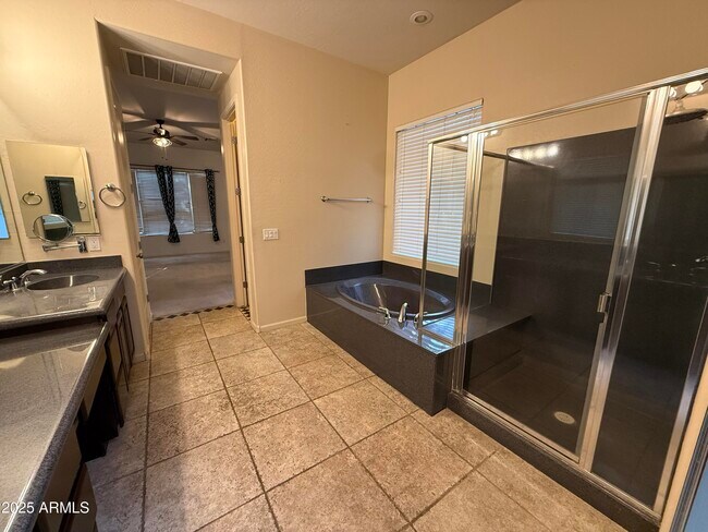 Building Photo - 2807 E Desert Broom Pl