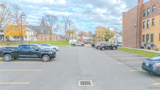 Building Photo - 530 Main St