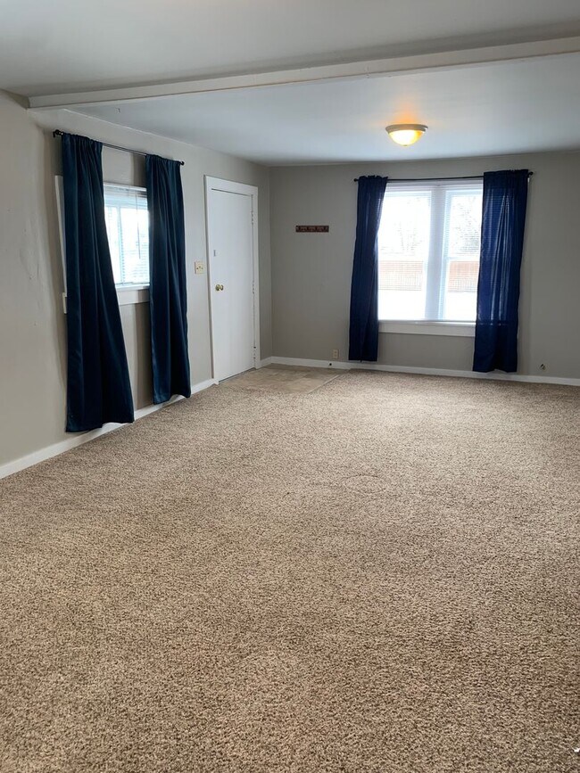 Building Photo - 2 BEDROOM, 1 BATHROOM SINGLE FAMILY HOME W...