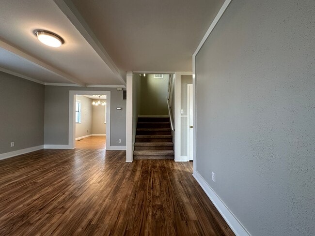 Building Photo - * Move-In Special * Beautiful 3 Bed / 2 Ba...