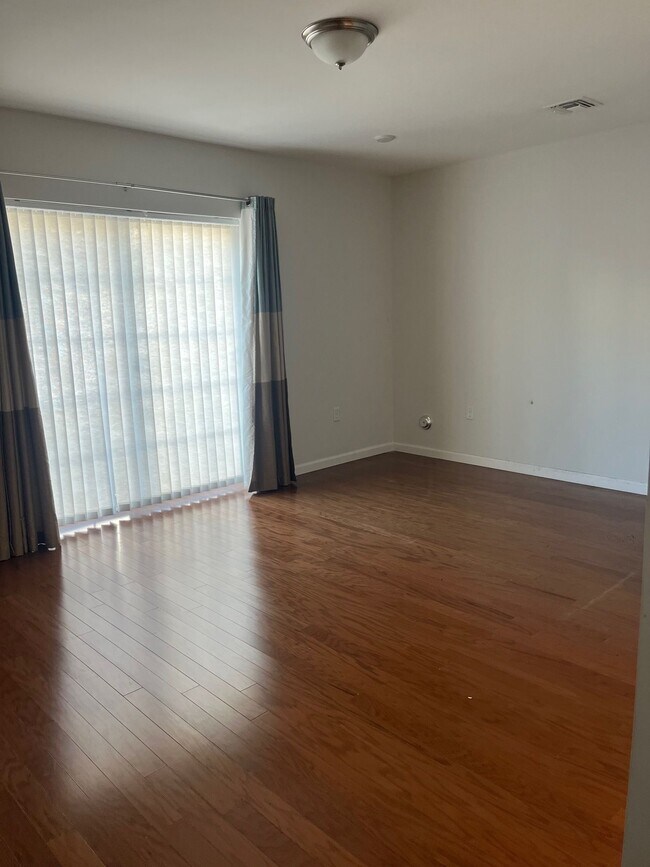 Building Photo - 93 Evergreen St