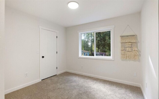 Building Photo - Fully Remodeled Gated Community Lake Home in Gig Harbor!