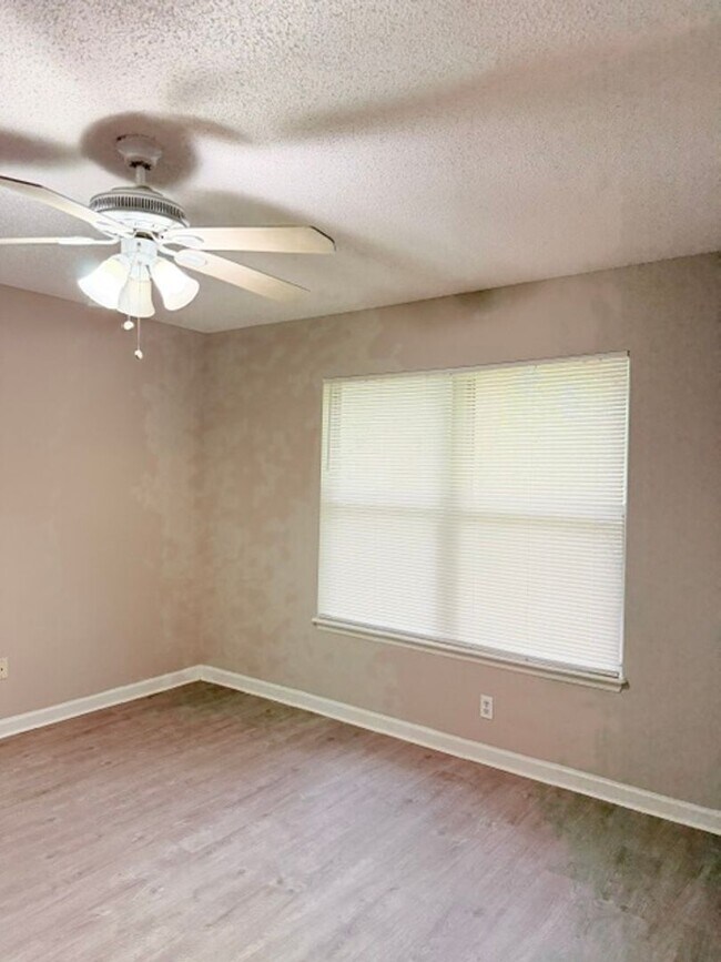 Building Photo - 25 Ryarbor Dr