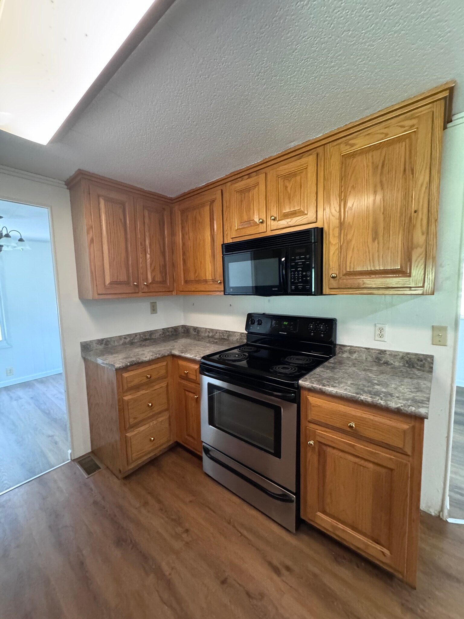 Building Photo - 2300 Sun Valley Cir