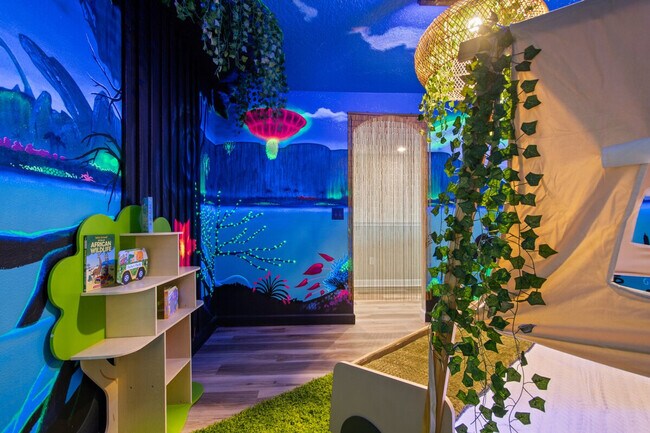 Building Photo - 4761 Kings Castle Cir