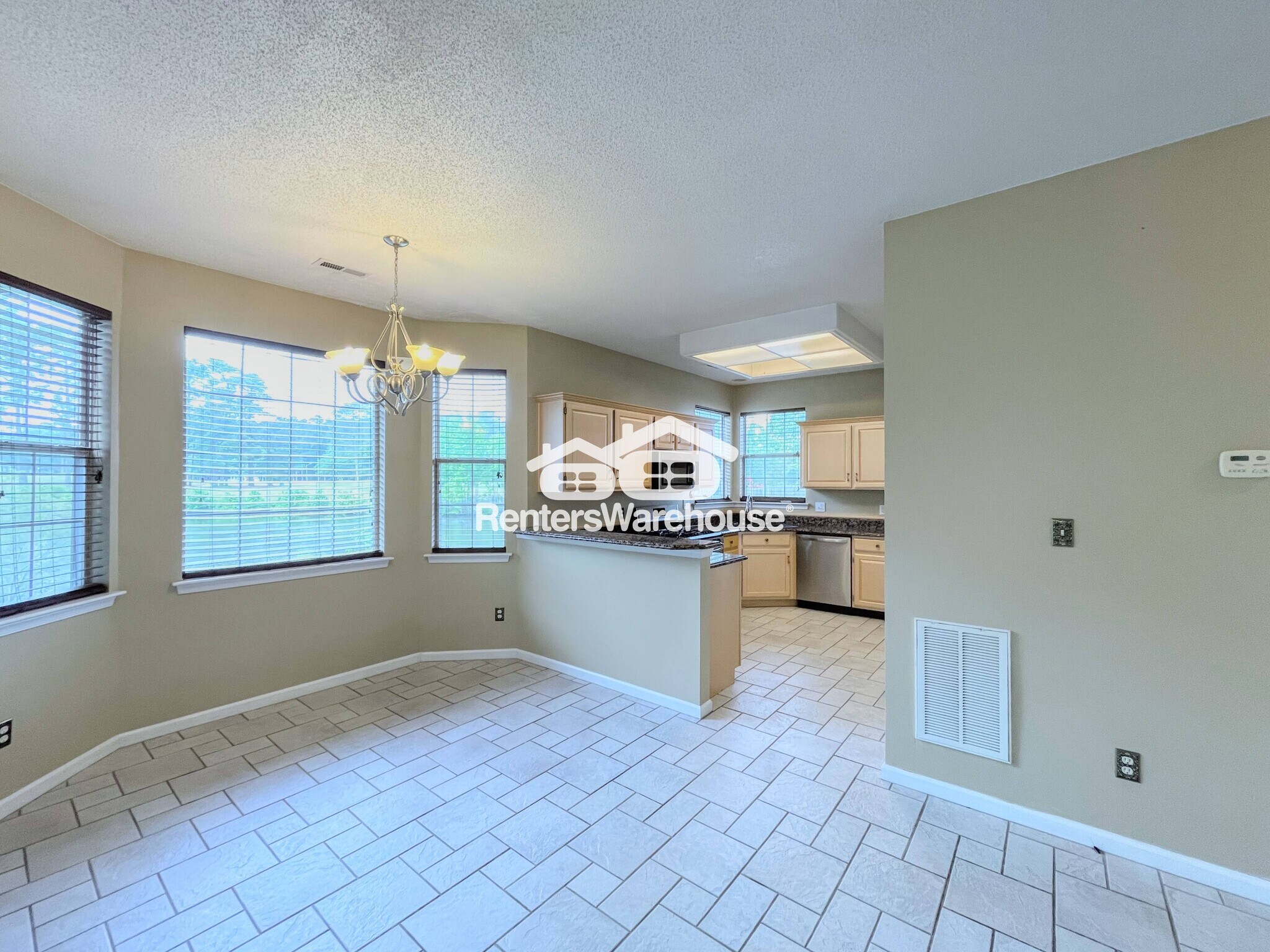 Building Photo - 601 Whisper Walk