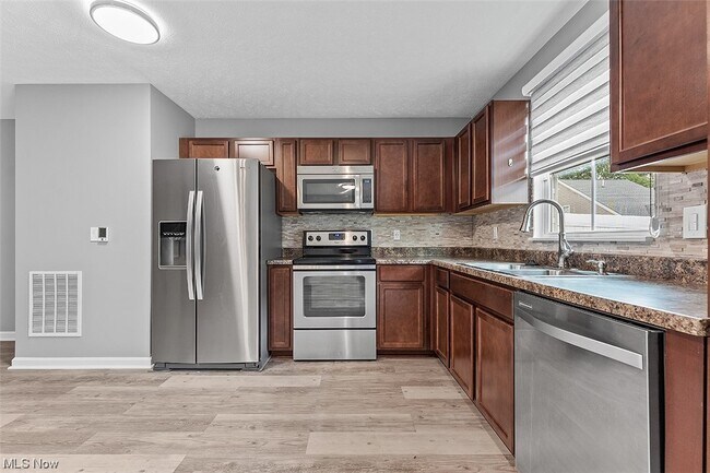 Building Photo - 10342 Liberty Cove