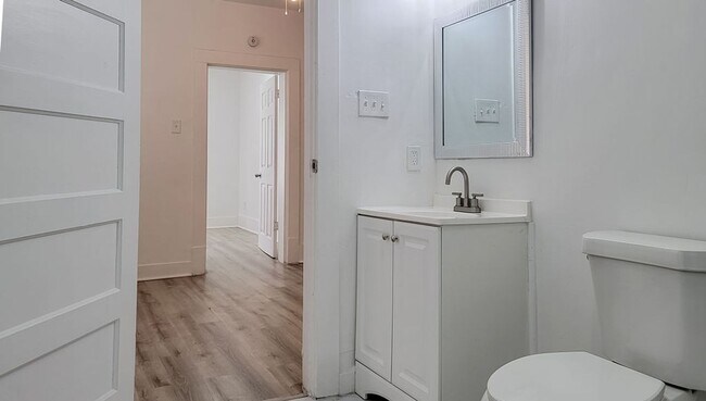 Building Photo - Charming 1-Bedroom Apartment in Sherman!