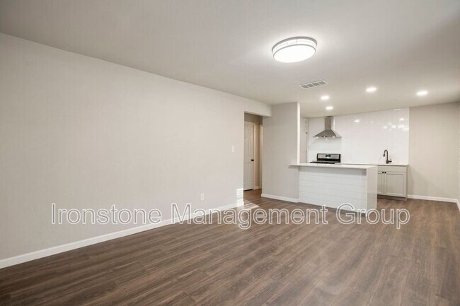 Building Photo - 2618 E 8th St