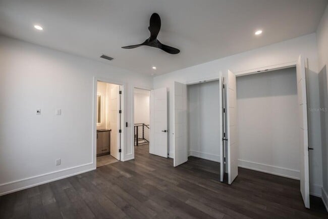 Building Photo - 3010 W Trilby Ave