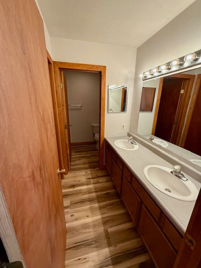 Building Photo - 2 Bedrooms 1 Bathroom 4-Plex - Belgrade