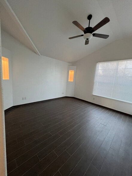 Building Photo - 7115 Oval Rock Dr