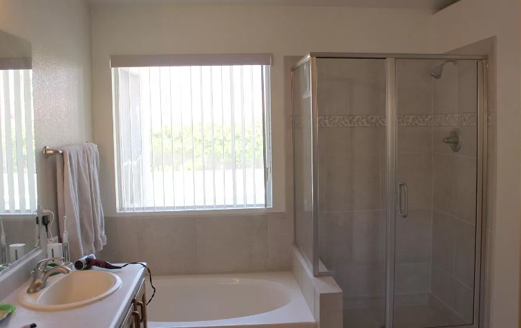master bath - 730 Altacrest Dr