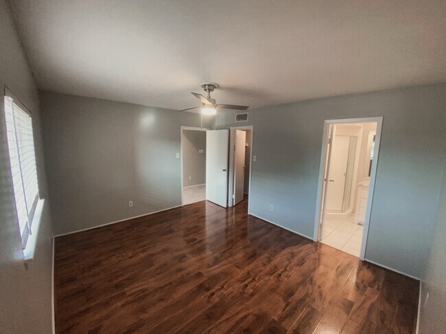 Building Photo - 2210 Dorrington St