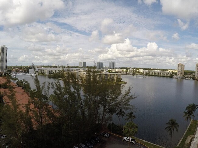 Building Photo - 18151 NE 31st Ct