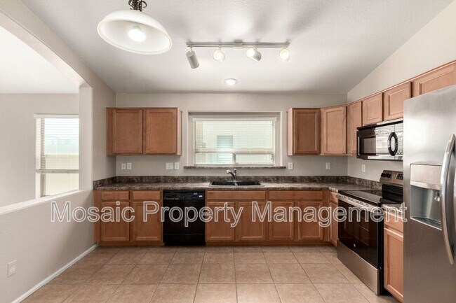 Building Photo - 389 E Angeline Ave