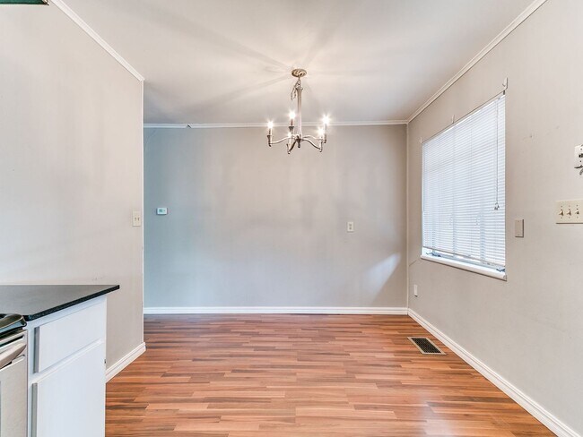 Building Photo - Cute Duplex + Heart of OKC