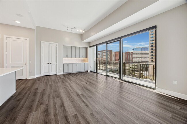 Building Photo - 9757 Katy Fwy