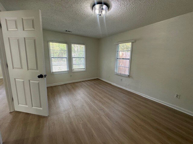 Building Photo - Renovated 3 Bedroom Home Near Riverside And Avondale
