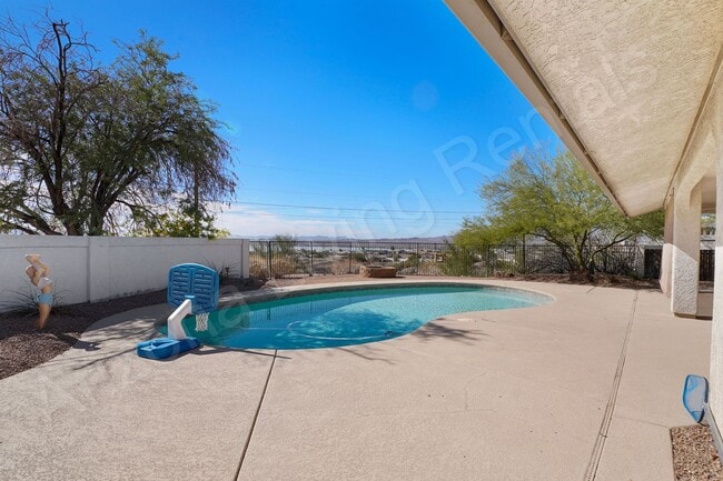 Building Photo - CUL-DE-SAC POOL HOME!