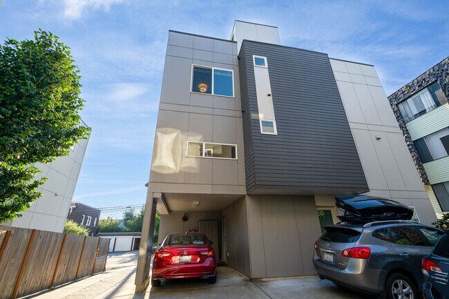 Building Photo - 3bd/1.75ba Seattle Townhome