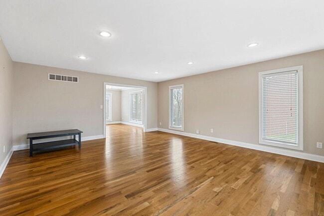 Building Photo - 1116 Shagbark Ln