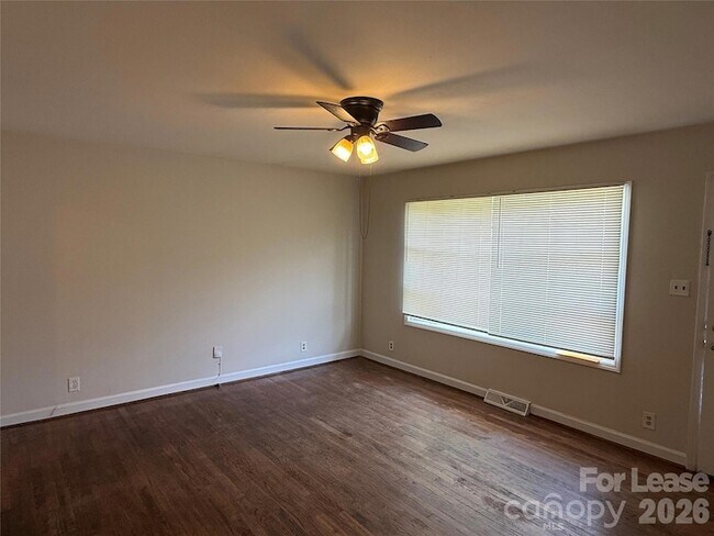 Building Photo - 3721 Driftwood Dr