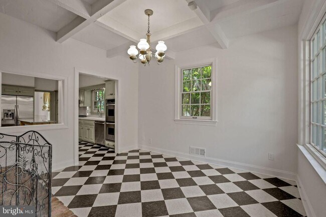 Building Photo - 4925 Weaver Terrace NW