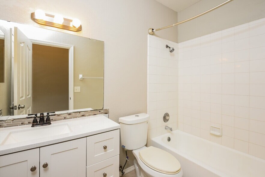 Building Photo - 7247 Somersworth Dr