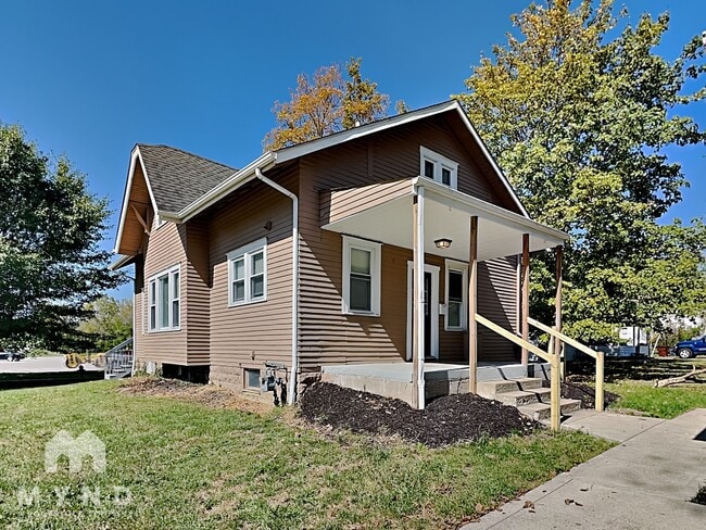 Building Photo - 96 N Center St