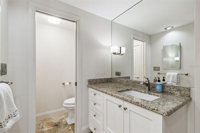 Building Photo - 1 Beach Dr SE