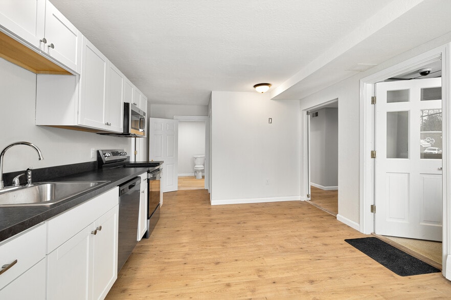 Building Photo - 137 Sandy Bottom Rd