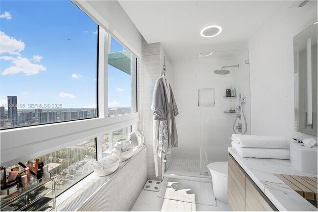 Building Photo - 1900 N Bayshore Dr