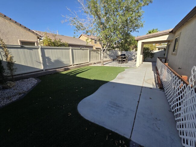 Building Photo - 3760 Candytuft Ridge Ave