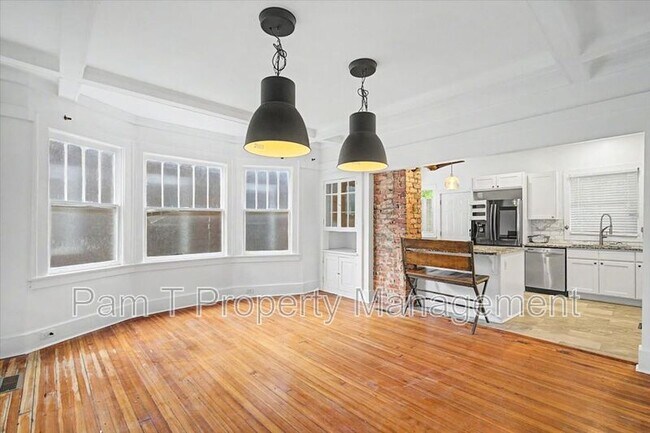 Building Photo - 1118 E Duffy St