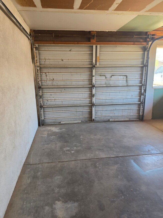Building Photo - Newly Remodeled 3 Bedroom House in Bullhead