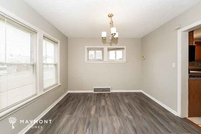 Building Photo - 10802 Vernon Ave