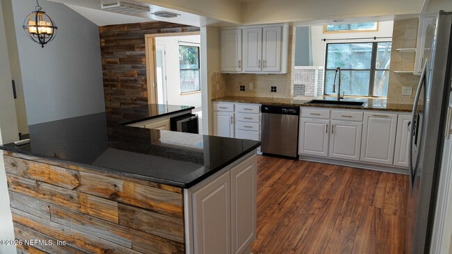 Building Photo - 12238 Spiney Ridge Dr S