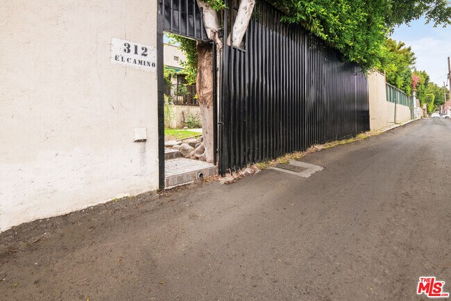 Building Photo - 312 S El Camino Dr