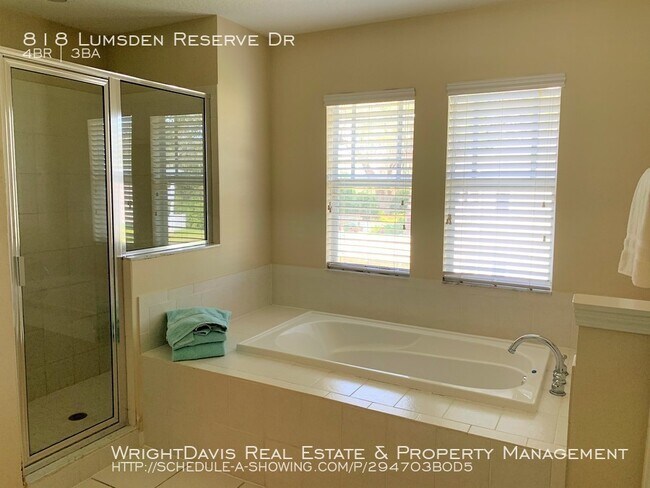 Building Photo - 818 Lumsden Reserve Dr