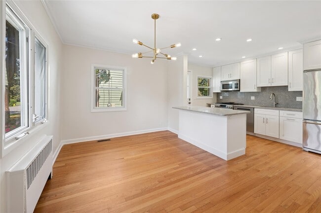 Building Photo - 119 Soundview Ave